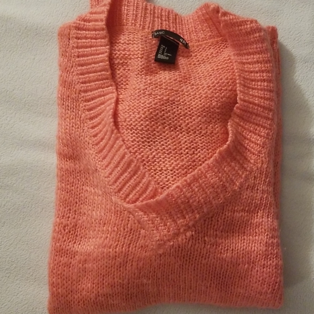 H&M sweater, pink oversized is a S fits like M